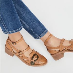 ISO: Tan Free People Thunderbird Oxfords in size 8